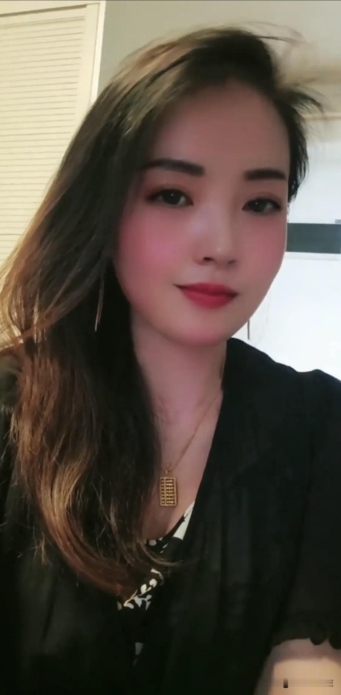 对于喝酒，我不是专业的，不像很多人有很好的控酒能力，这方面我不行，有时我只管喝，