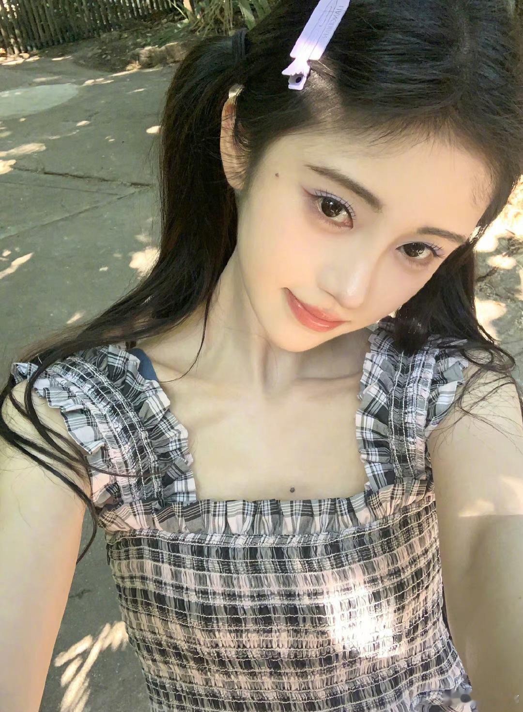 #鞠婧祎泰国旅游碎片#鞠婧祎双马尾好乖哦[可怜] ​​​