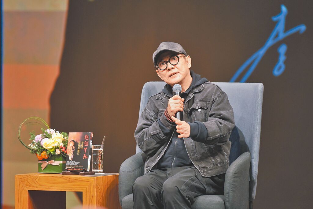 【李连杰再次回应死讯】李连杰否认换心脏近年常被传乌龙死讯、换心脏等传闻，他4日出