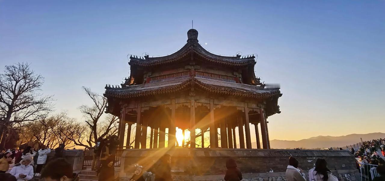夕阳映照下的古风建筑，美不胜收！🌅🏯