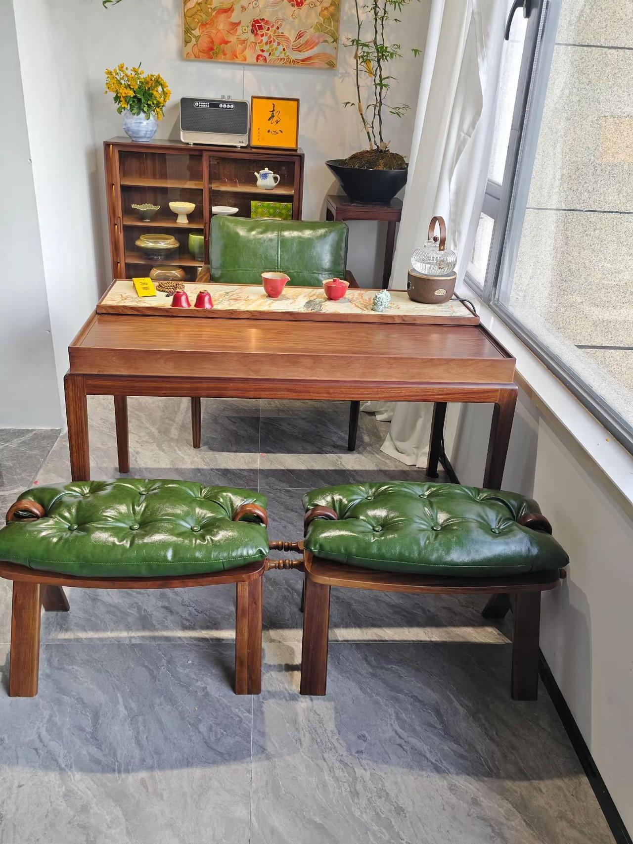 泡上一壶老茶，蜷在阳台茶桌旁，看云飘看鸟飞，日子慢得刚好。阳台茶桌 茶桌茶台 阳