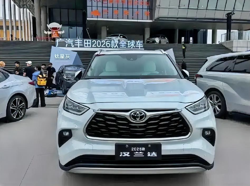 这就是赤裸裸的现实啊：
电车1年电费1000元！
油车1年油费10000元！
电