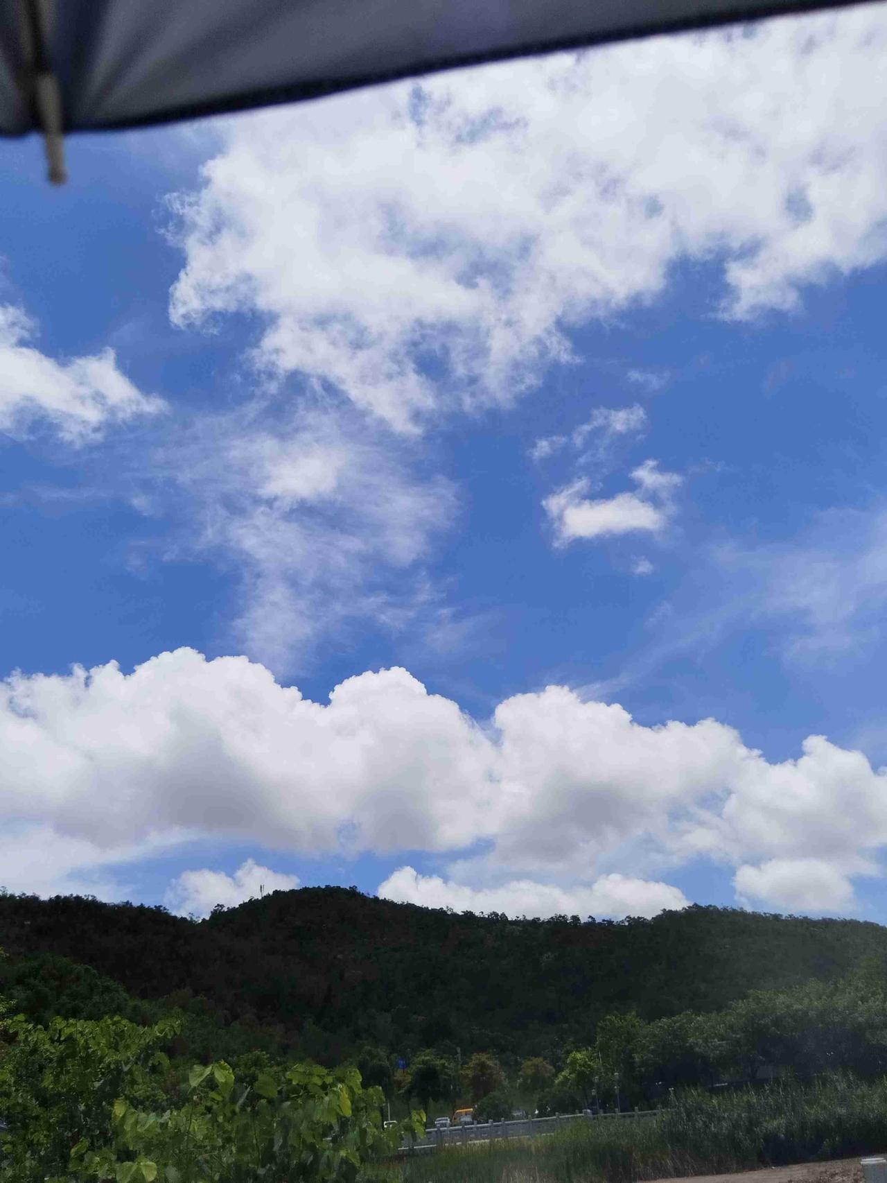 我的今日状态：🏃‍➡️运动
我这里的天气：☀️晴天
健康的身体离不开运动，快出