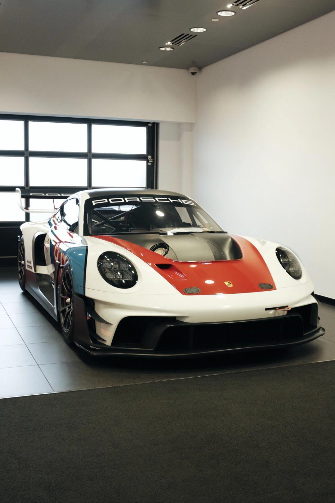 上海保时捷体验中心交付区的神车：GT3R Rennsport ​​​