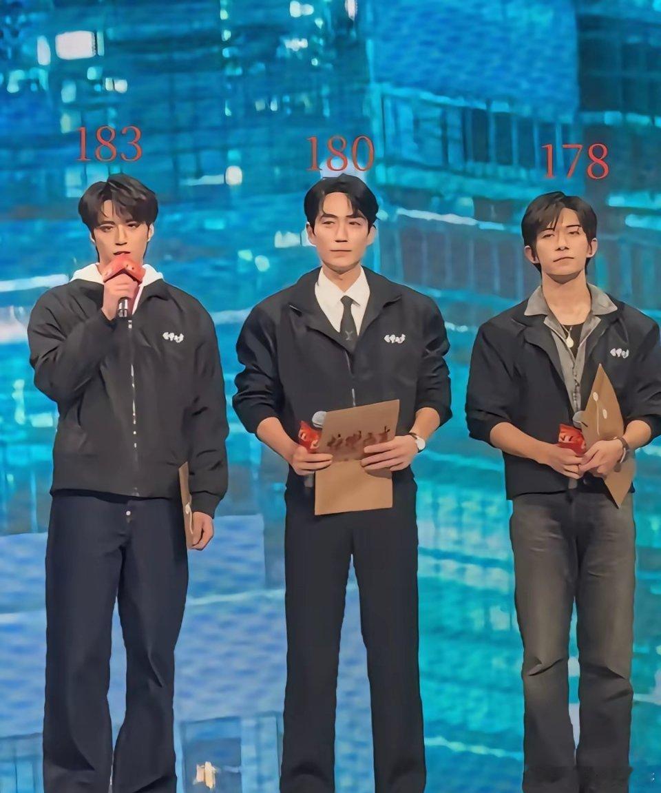 难得一见的三帅同台！180的朱一龙和178的易烊千玺以及183的刘耀文闪亮登场。