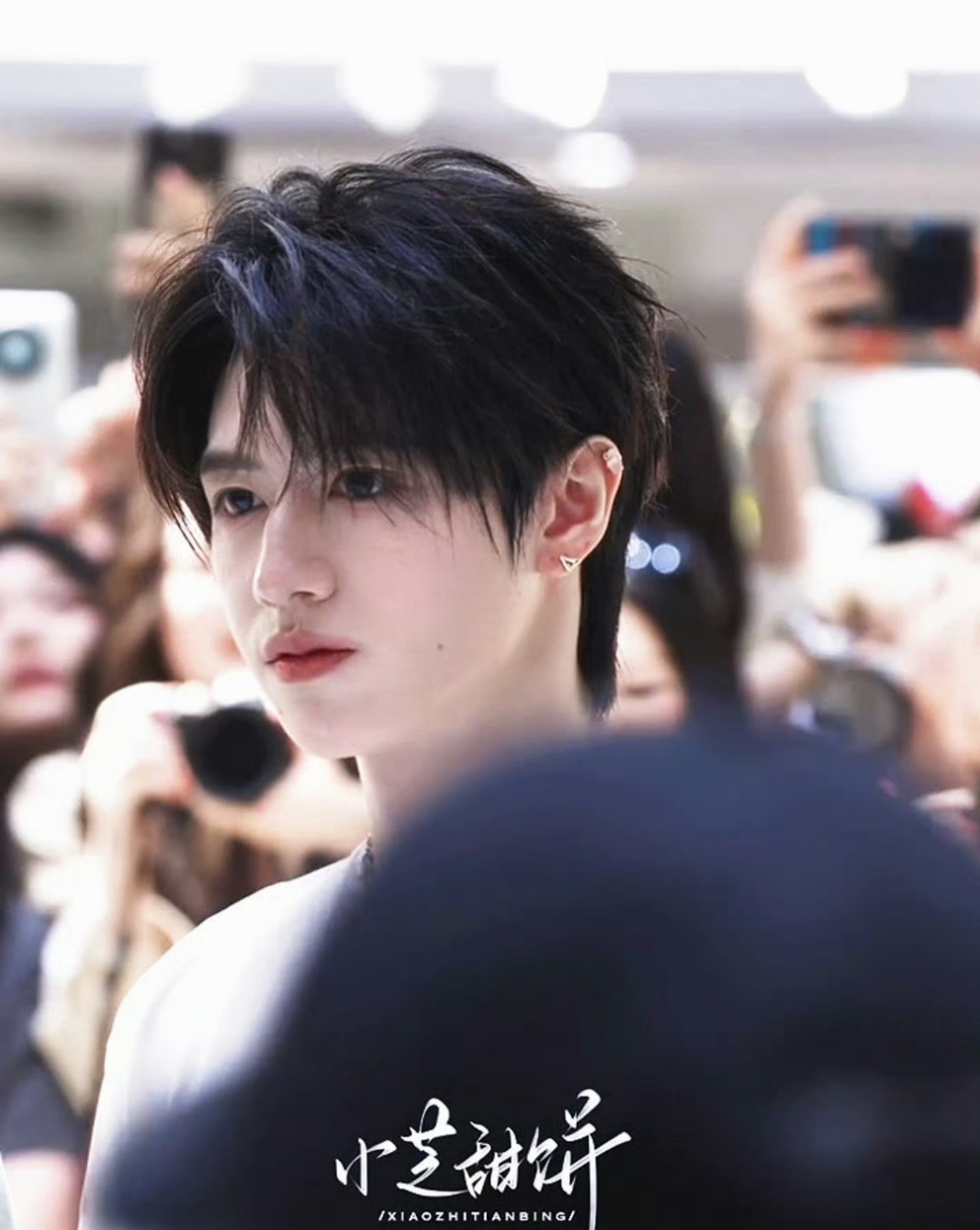 朱志鑫奢牌都爱的一张脸朱志鑫的时尚感真的绝，少年感与贵气感完美融合，五官精致又大