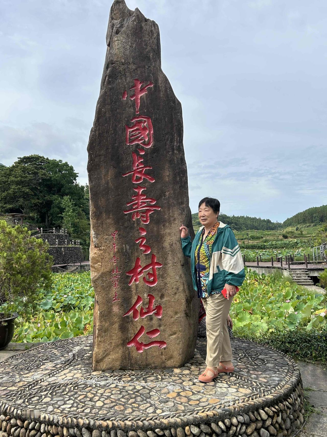 生活忙忙碌碌，别忘了偶尔停下脚步，仰望头顶这片辽阔。