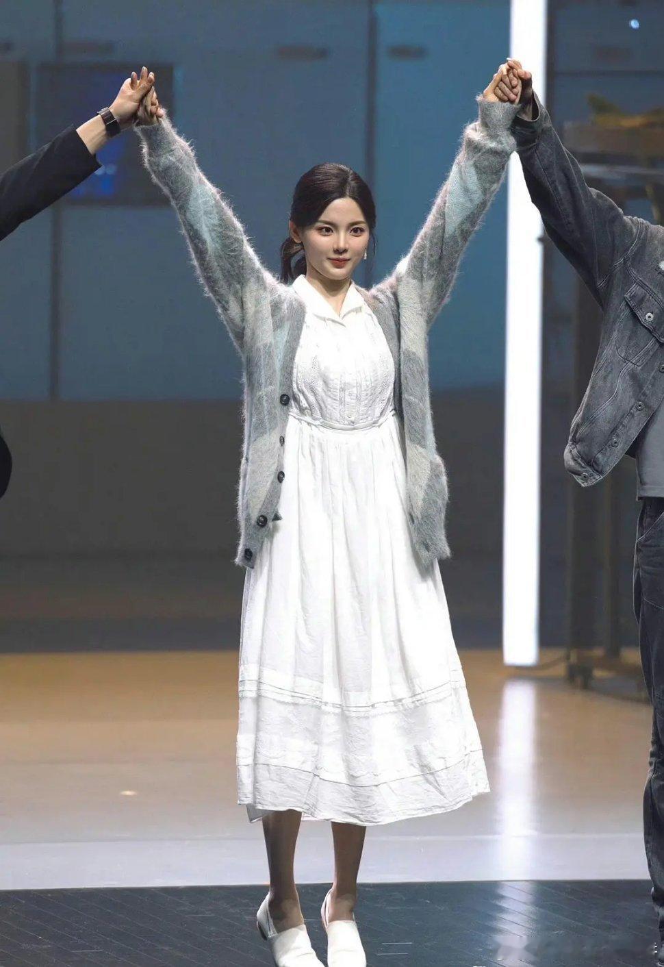 其实我觉得杨超越比以前好看多了 创的时候get不到 现在经常get到 ​​​