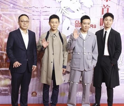 这张照片我只认出了琼林玉树的朱亚文，目光沉和的于和伟，腿略显罗圈的张译，最左侧那