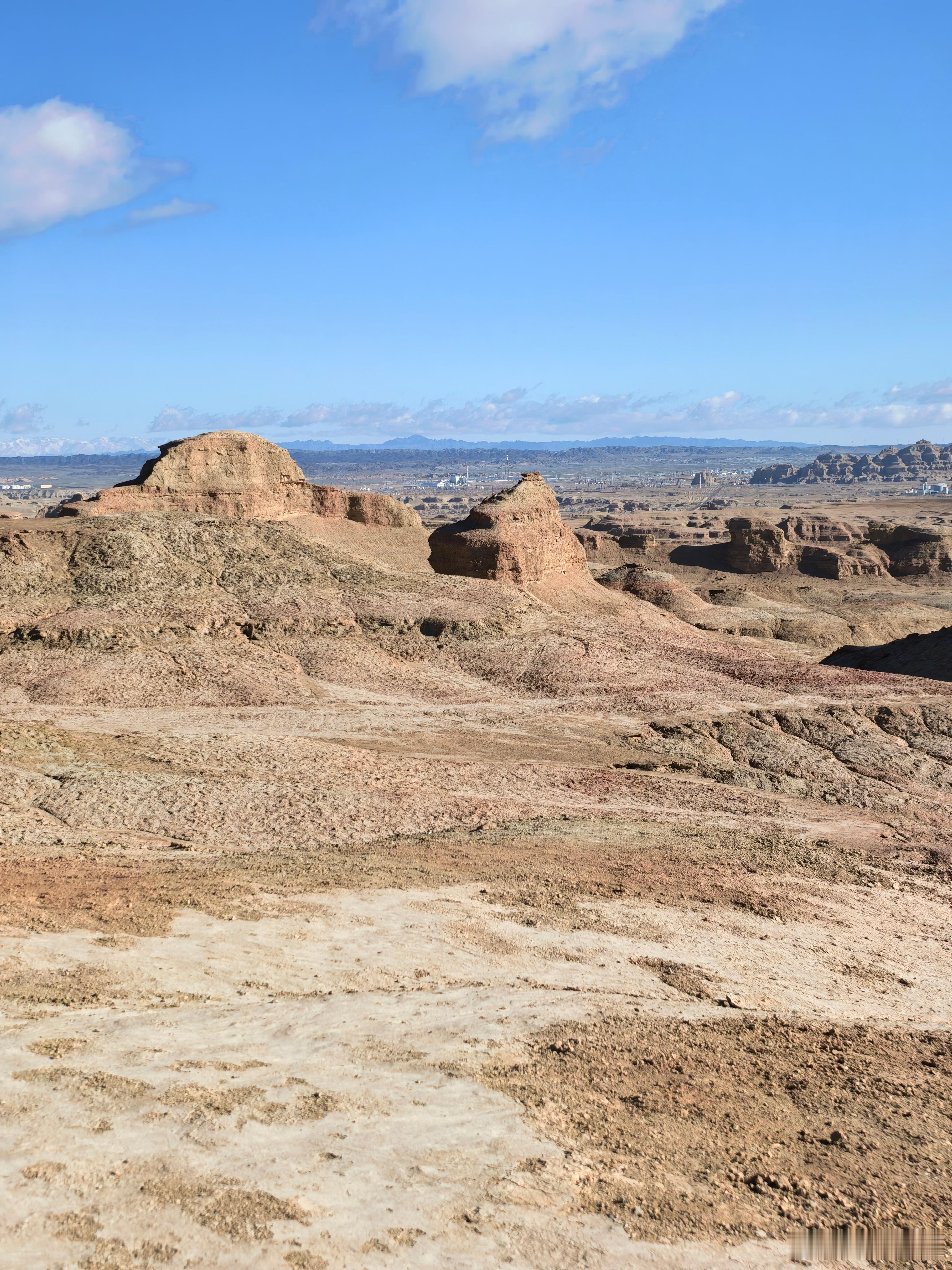 朋友们早也是到魔鬼城了这儿的天气确实挺魔鬼 