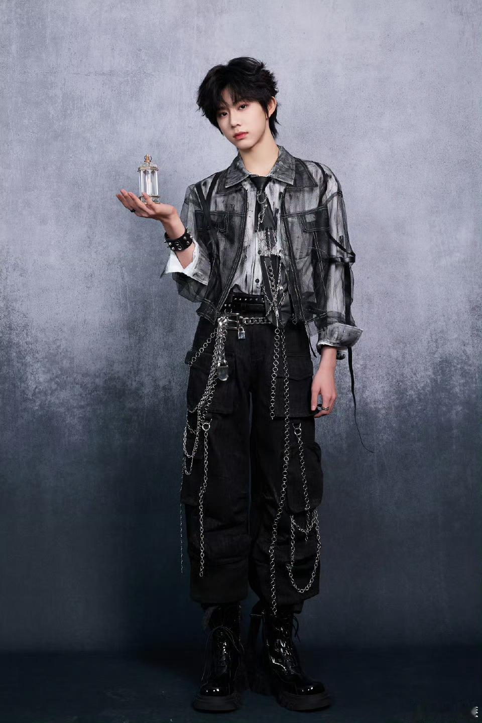 陈奕恒萌酷一体机陈奕恒荣耀之战虽然舞台不多也没合理待遇没配优秀妆造，但还好他自己