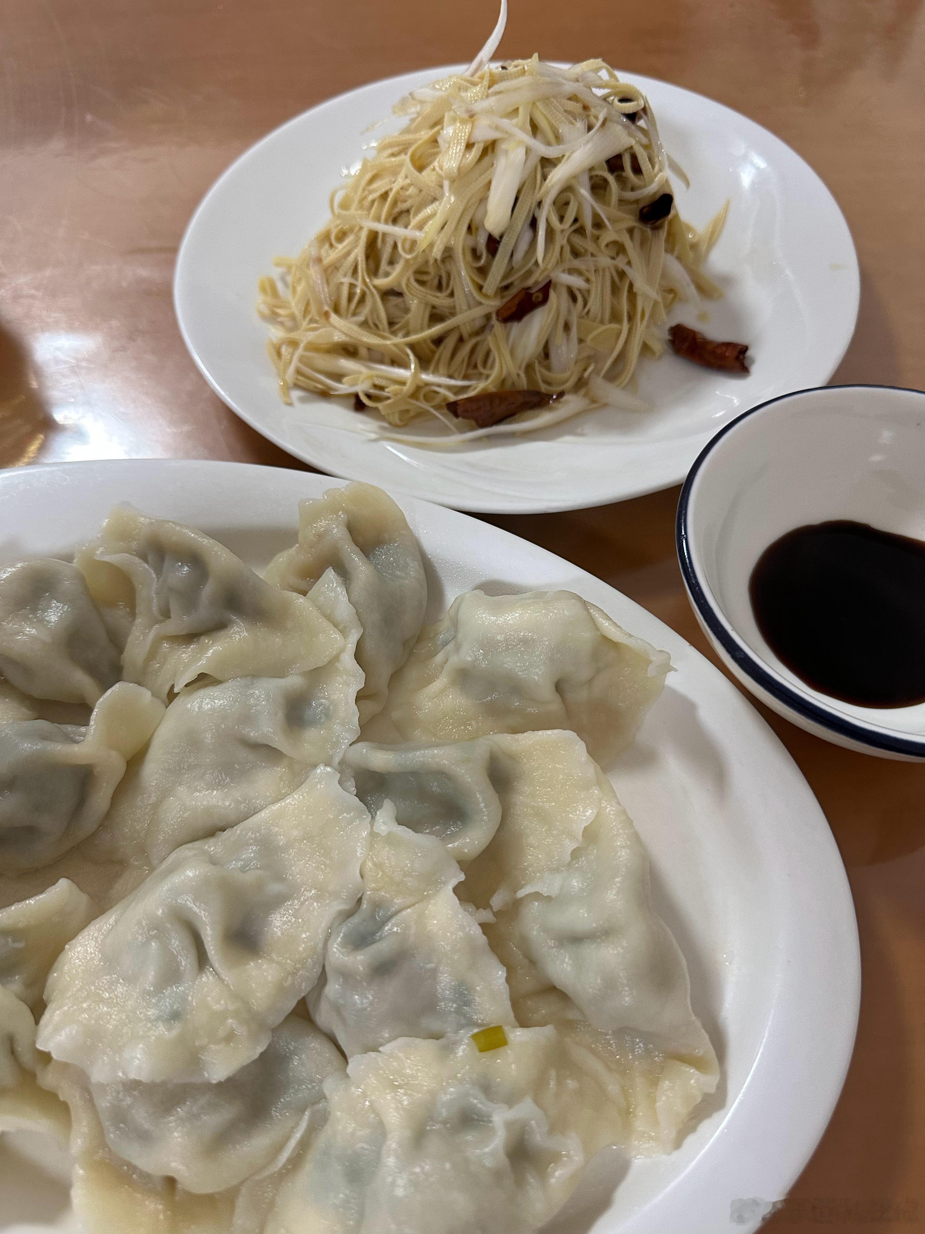 岭兜充个电，顺便来旁边吃下这家水饺超级棒 ​​​