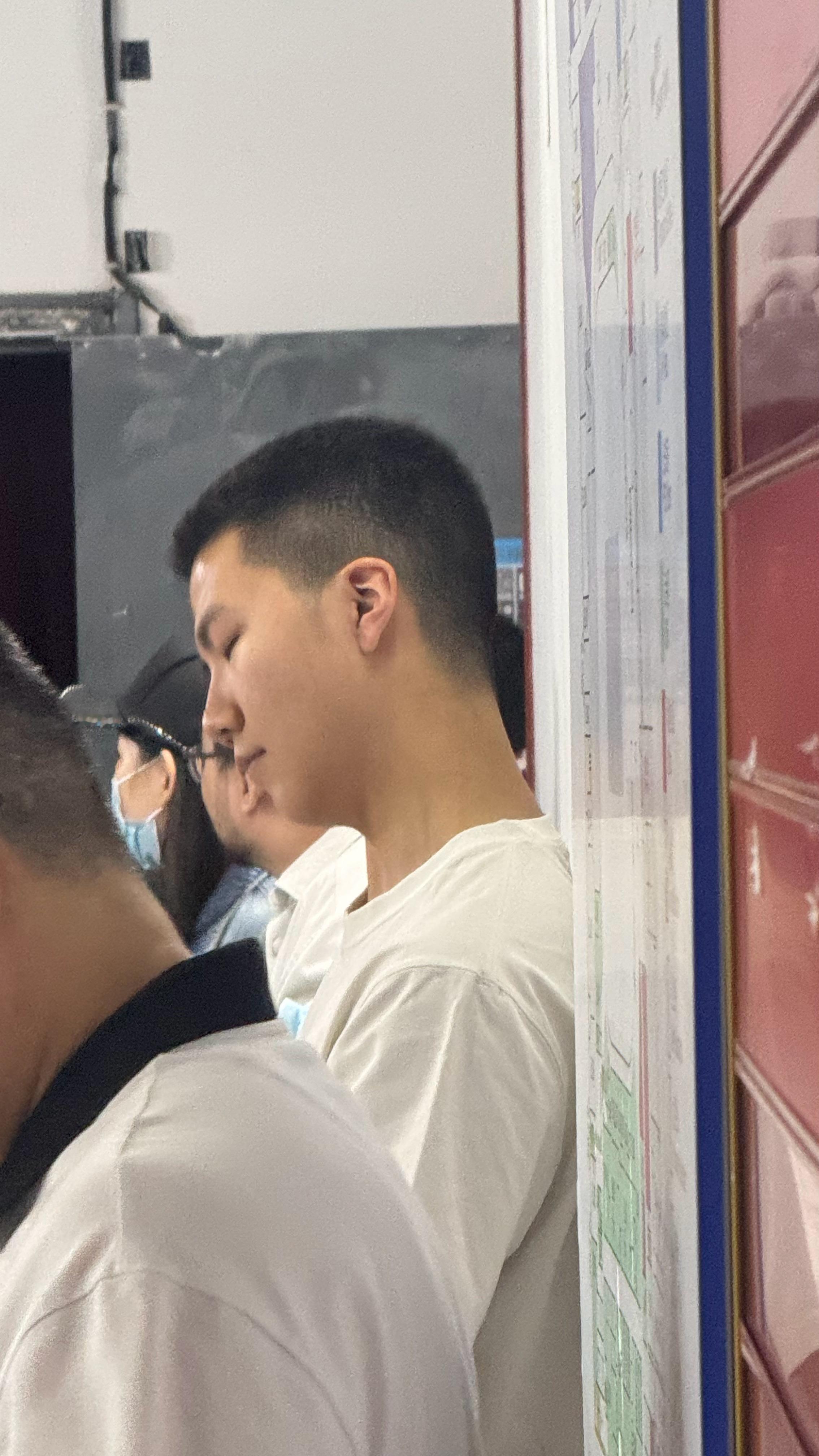 路过的时候dna动了 然后定睛一看康康 你怎么跟我一样大了[并不简单] ​​​