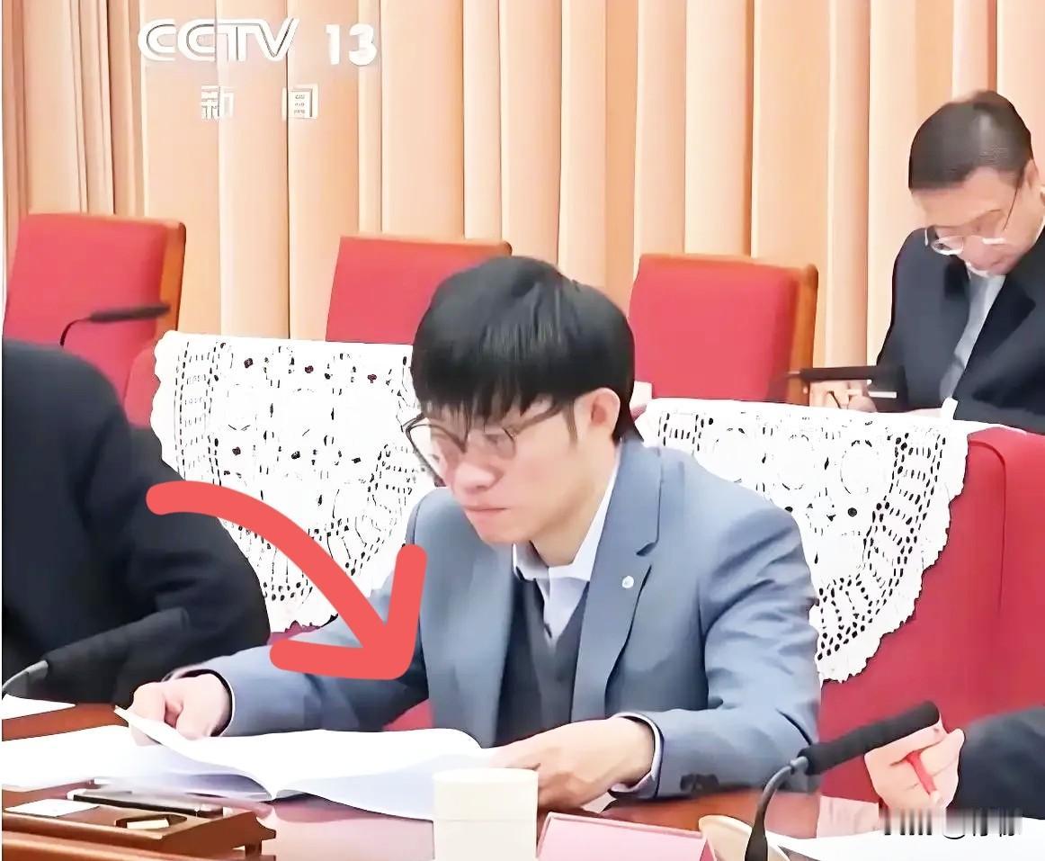 中国或许很快会有第二个让美国忌惮的“任正非”了。

梁文锋，现在估计成了每个硅谷
