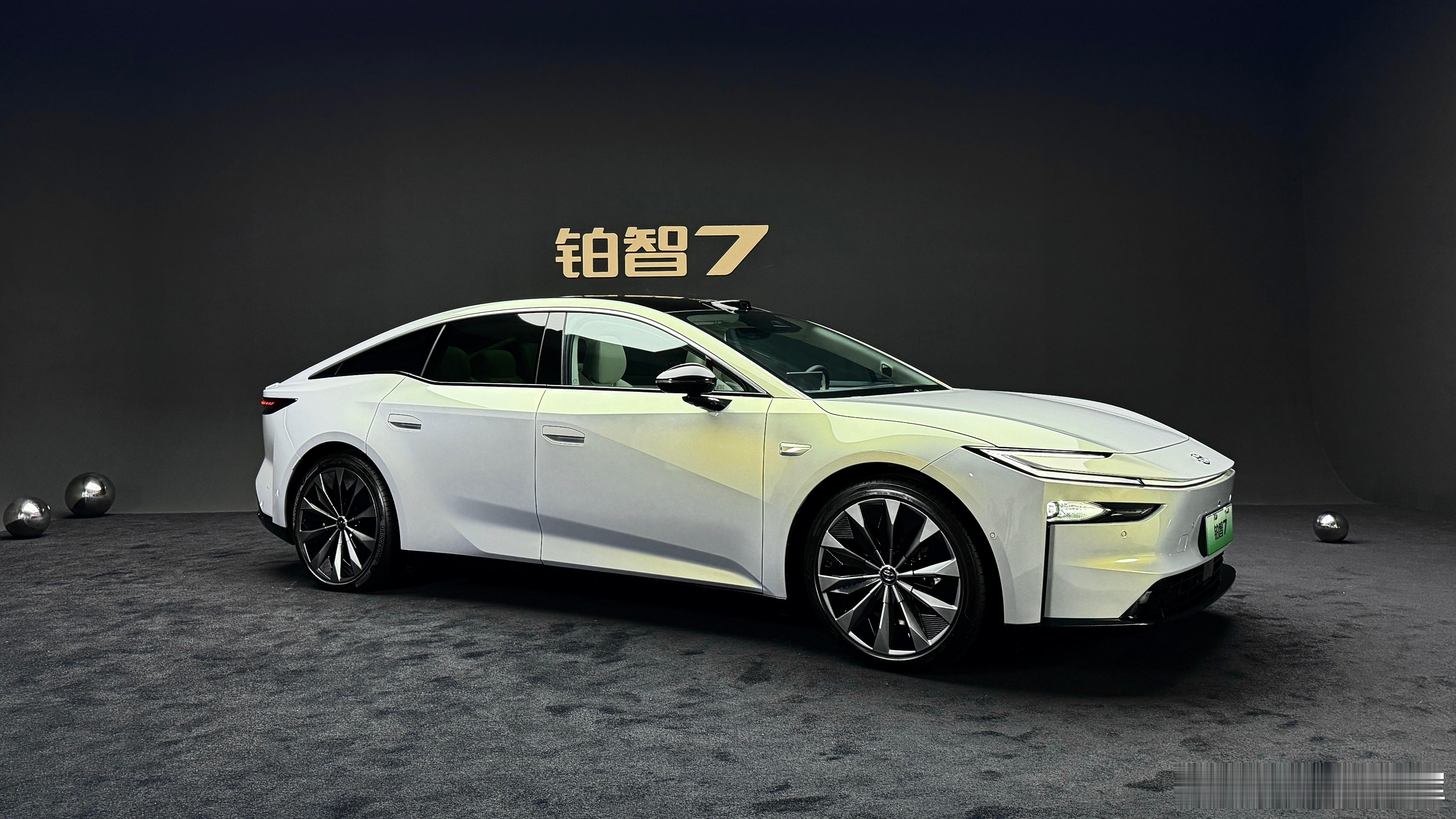 今日上钟这是凌志？不！是铂智7！丰田豪华旗舰铂智7定于3月上市