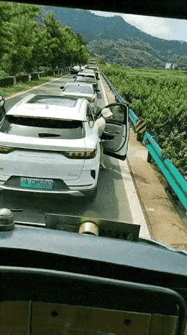 这种行为，如果放在美丽国，是要蹲大牢的！