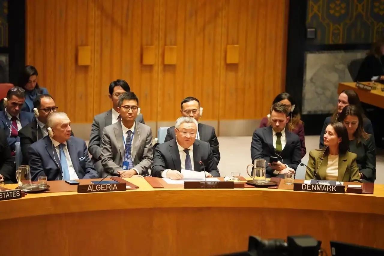 中国代表重申：日本没资格要求入常！
一个二战犯下滔天罪行的小日本有啥理由入常？