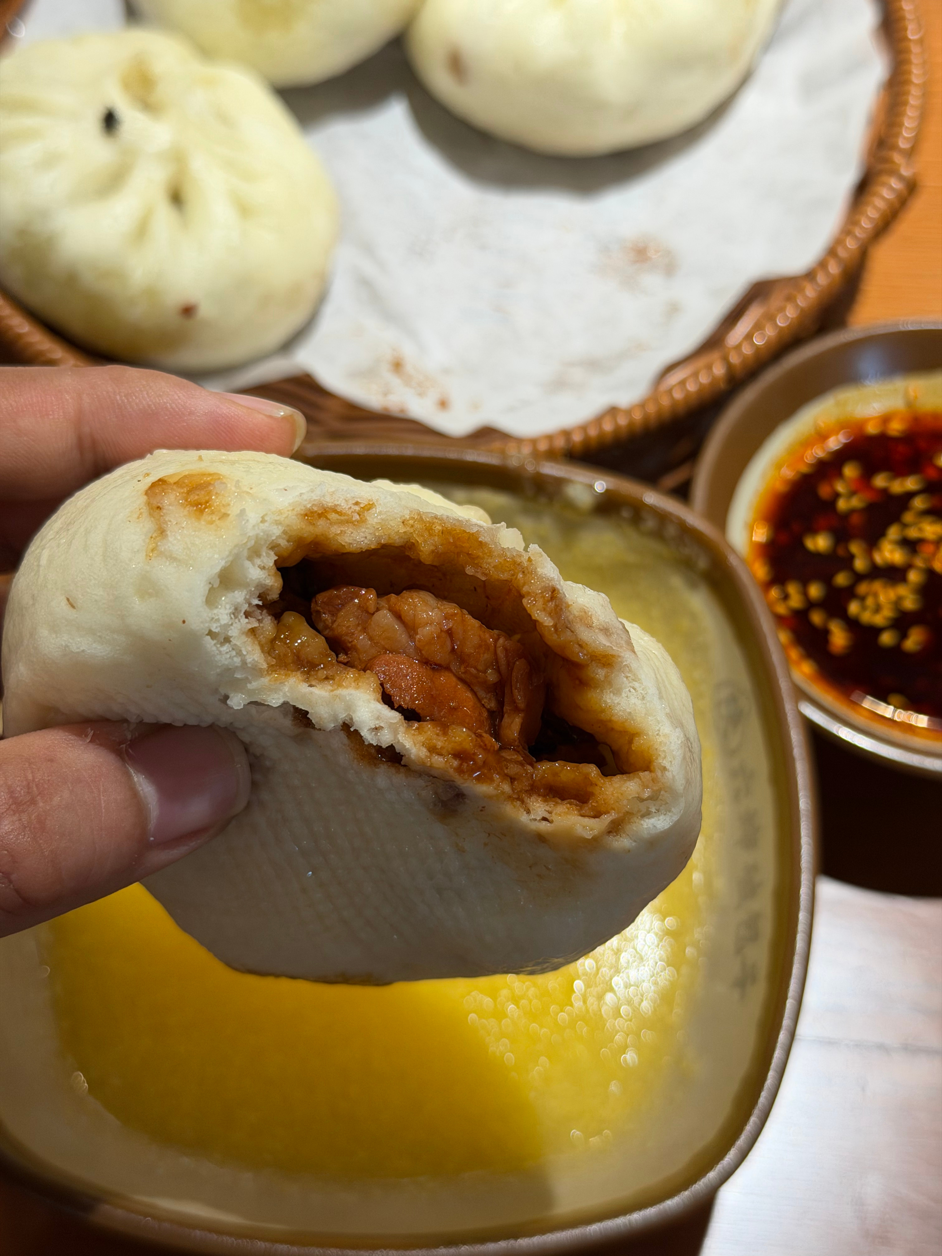 第一次吃酱肉包，虽然贵点但真的好吃，粥可以无限续，不挑品种，不减肥的话多吃点还是