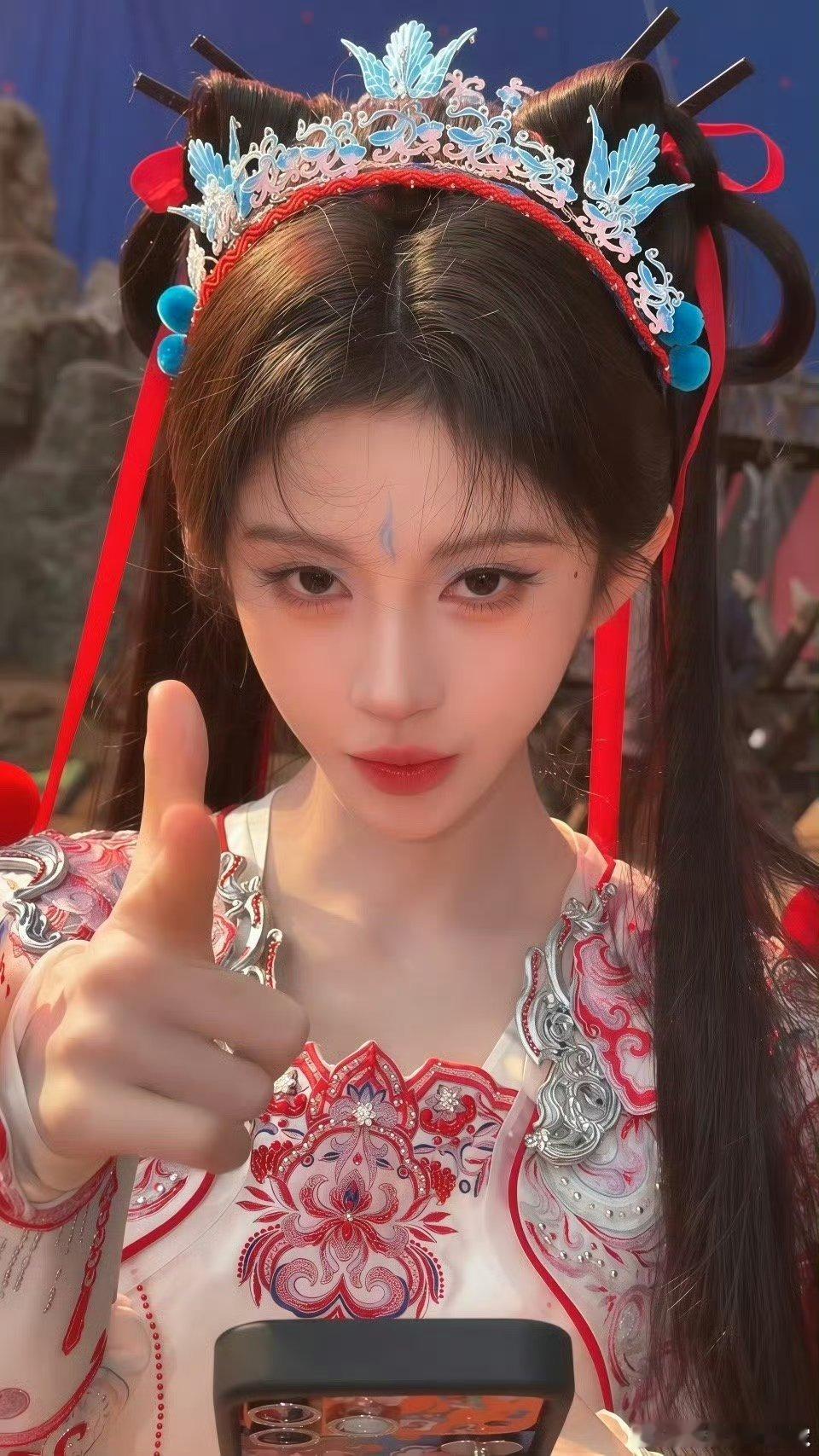 鞠婧祎《来战》新造型出妆，戏曲造型的阿黛🥰网友说这很像灵珠和魔丸的结合哈哈哈哈