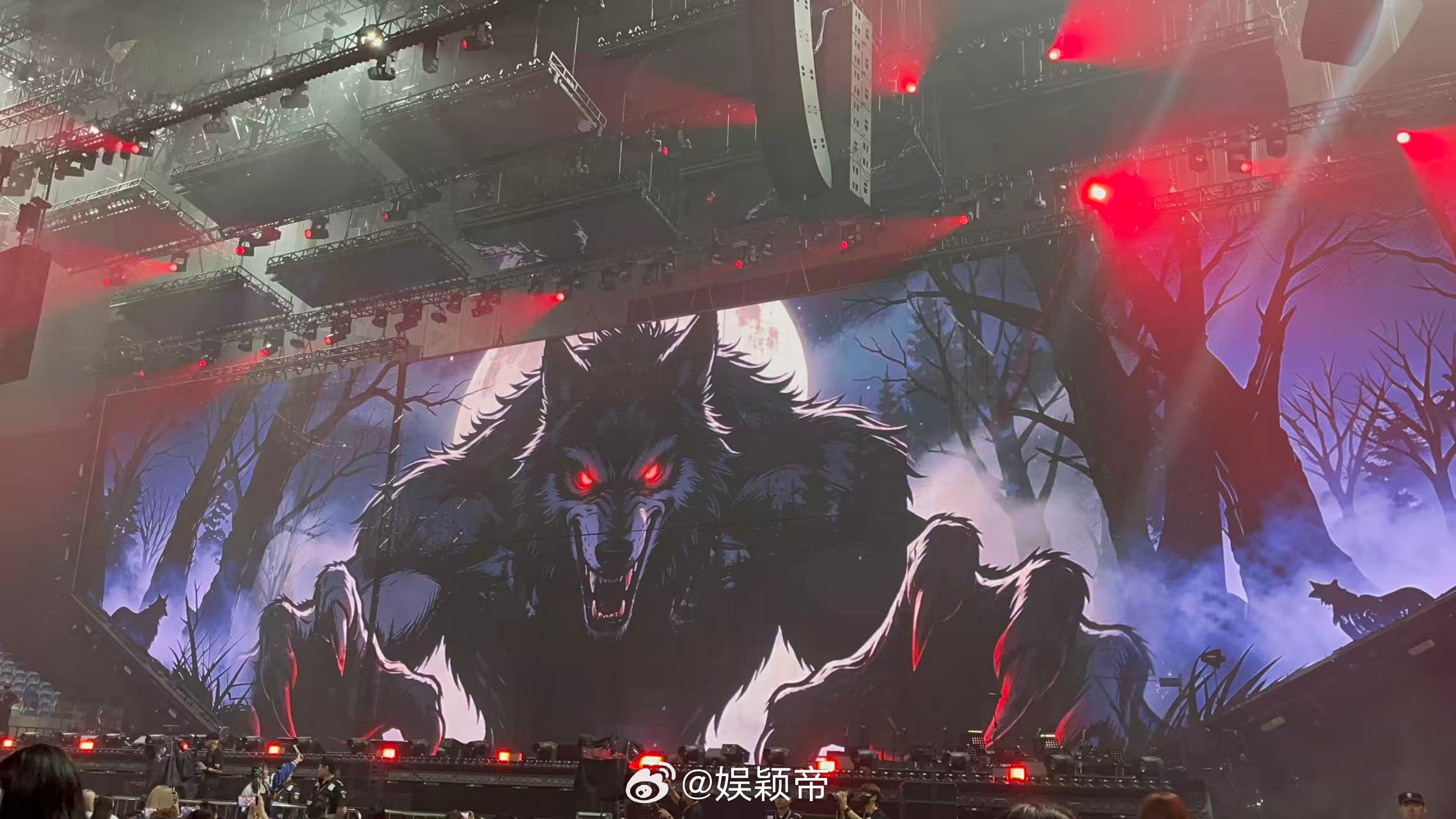 徐良演唱会万人狼人杀徐良演唱会身份牌 天黑请闭眼从座位上就开始了，这场演唱会注定