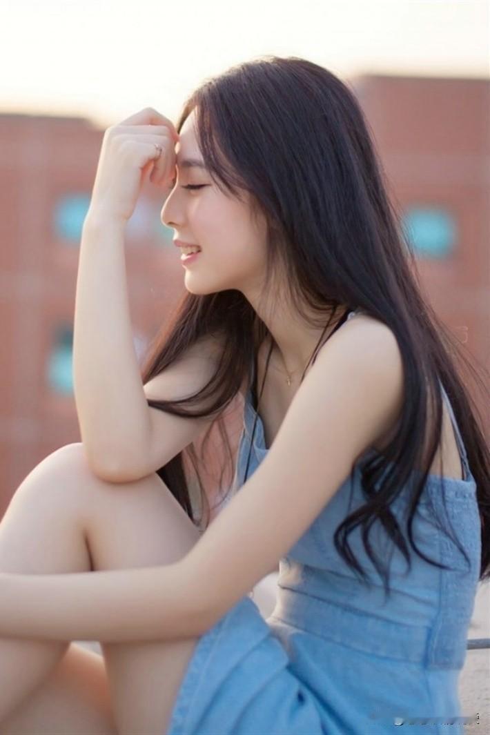 刘伟健全的时候，天天指使自己的老婆干这干那，在外是个怂包，在家是个衣来伸手饭来张