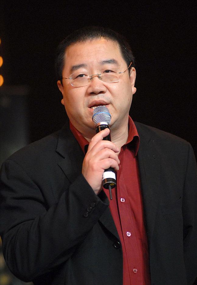 导演，英达说，我父亲英若诚，去世之前，对我说，你呀，争气，是你成就了我，我要谢谢