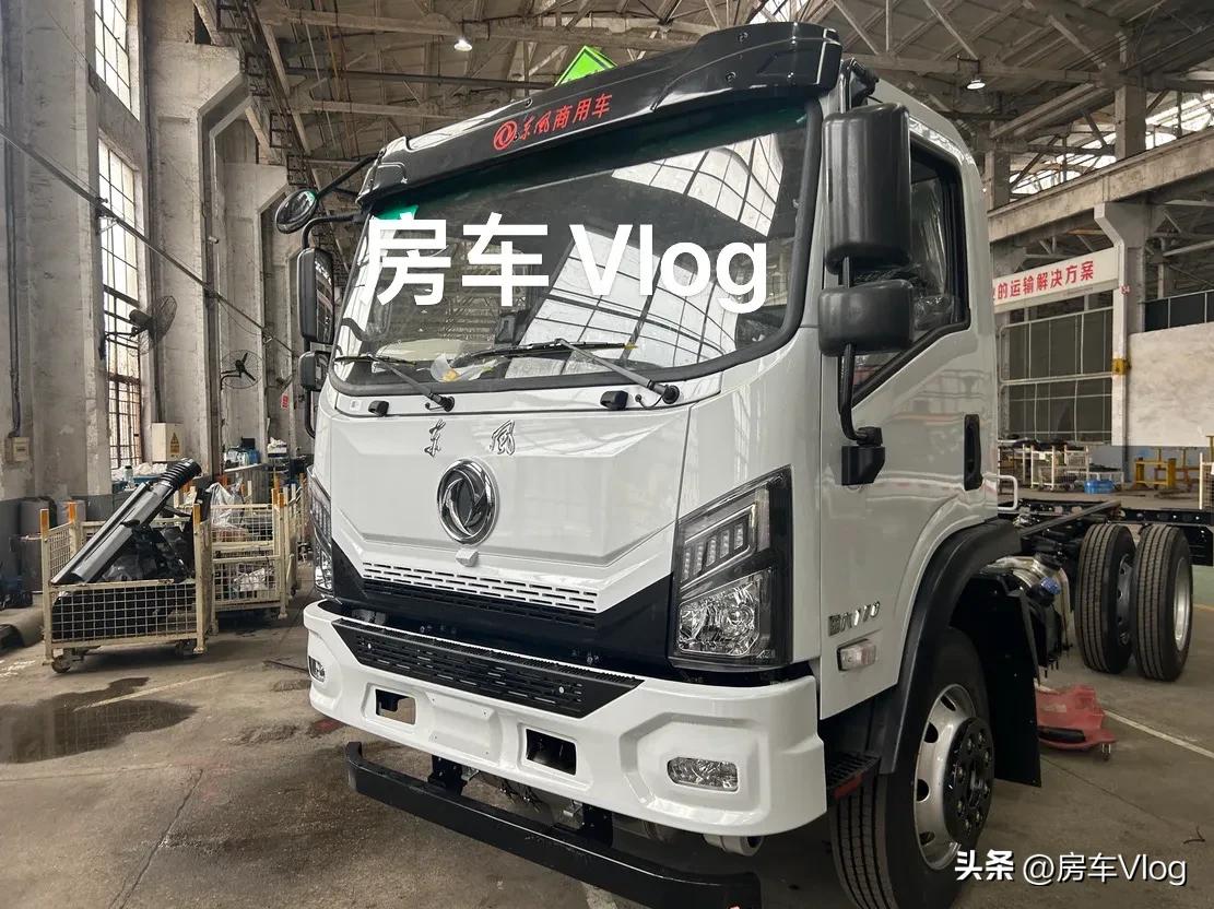 四驱轻卡房车新选择
东风Q25，ZD30，均可选装，
四气囊桥
自动挡
可选38