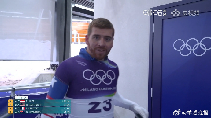 【#美国钢架雪车选手曾是北京环球影城设计师#】米兰冬奥会男子钢架雪车比赛，据解说