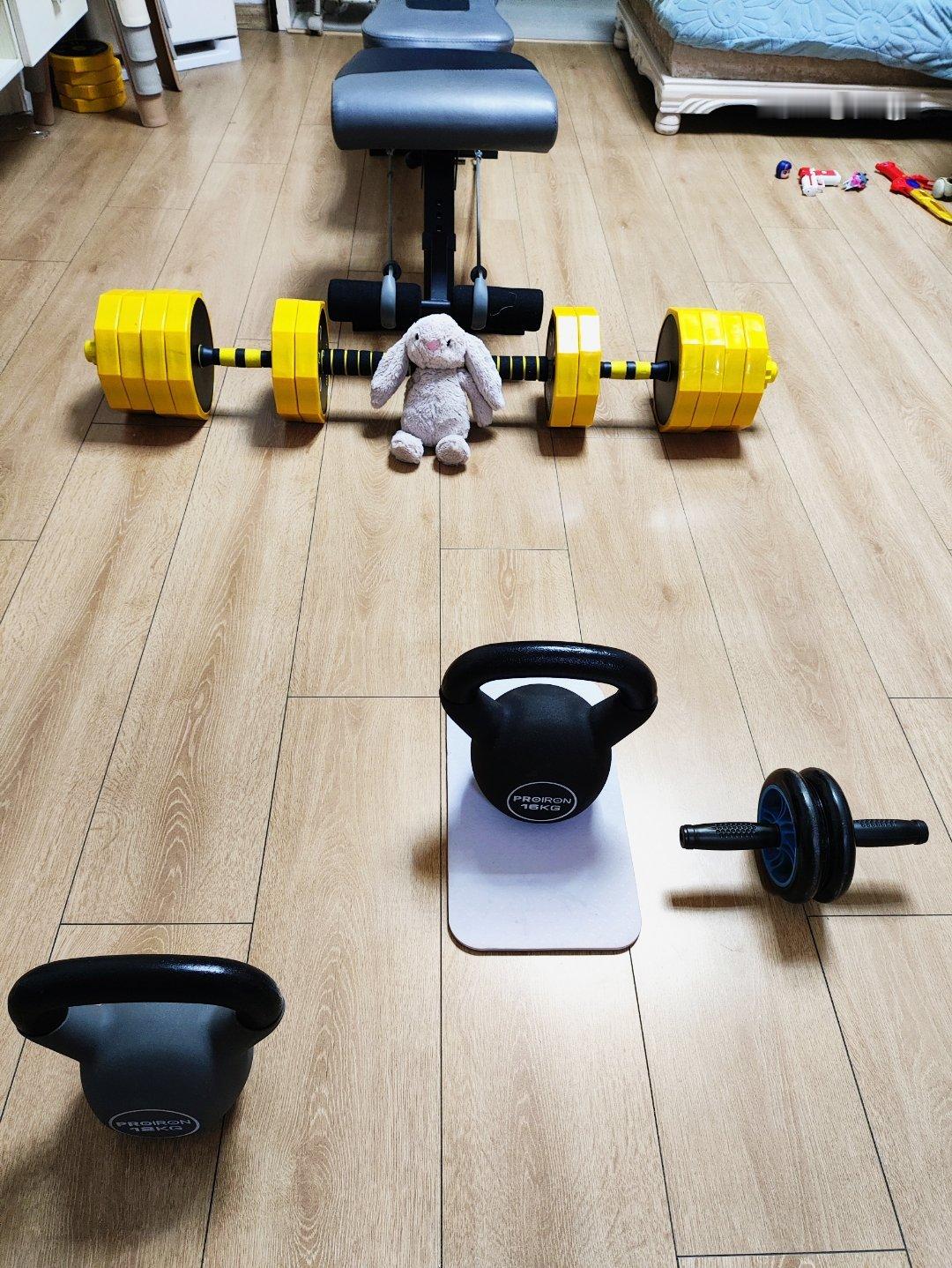 还是那句话，跑起来有氧大汗淋漓通透，举起来力量吭哧吭哧紧绷，这年岁，好像更稀罕力