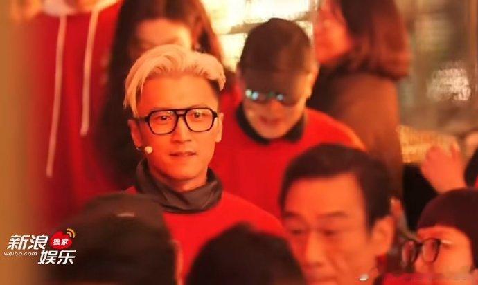 镖人剧组神图有了 新春嘉年华现场，《镖人》剧组一登场就成为全场焦点，四代武打演员