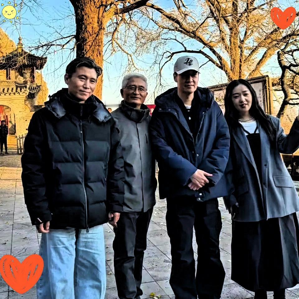 谁懂啊！朱媛媛离世才5个多月，辛柏青带着17岁女儿和好友李乃文奔赴大孤山，哪是什