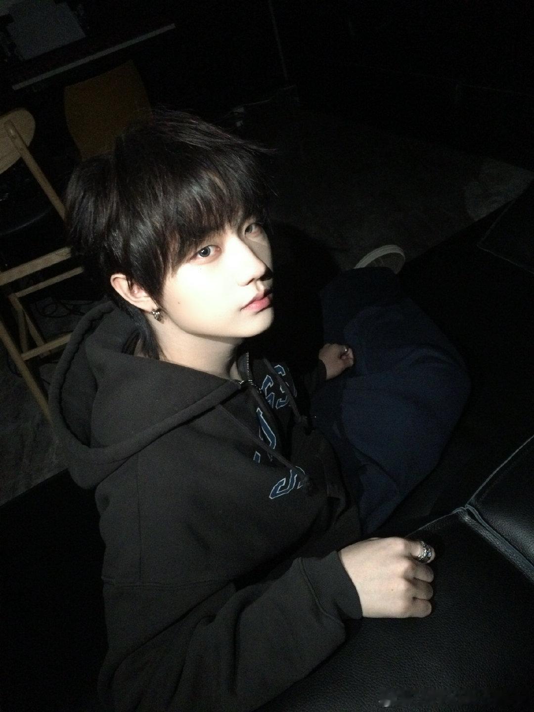 张子墨 只要世界不断电我就能爱着你zzm张子墨天才编曲人