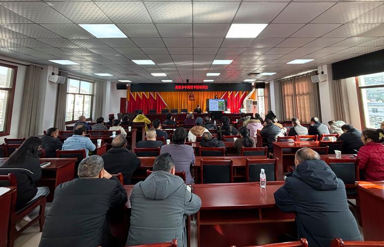 今天组织找我们乡上有副高职称的事业编干部小陈谈话，有意考察他进乡镇领导班子。这意