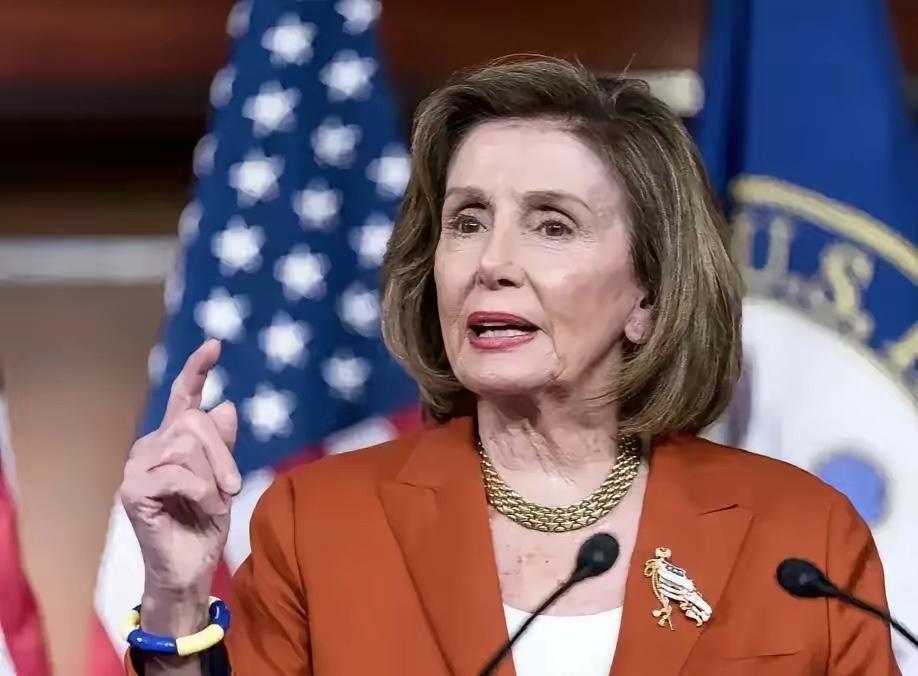 佩洛西哀叹“美国要完了！”
美国政坛老人佩洛西，直接说出了大实话。
她公开说，美