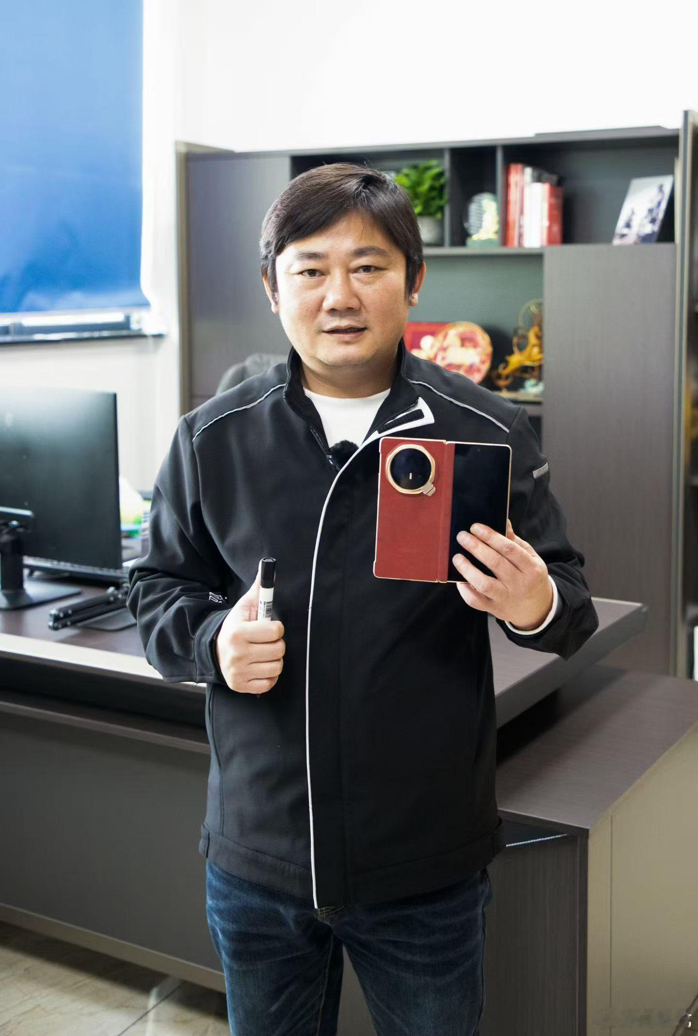 张雪换荣耀Magic V6了。荣耀张雪机车战略合作