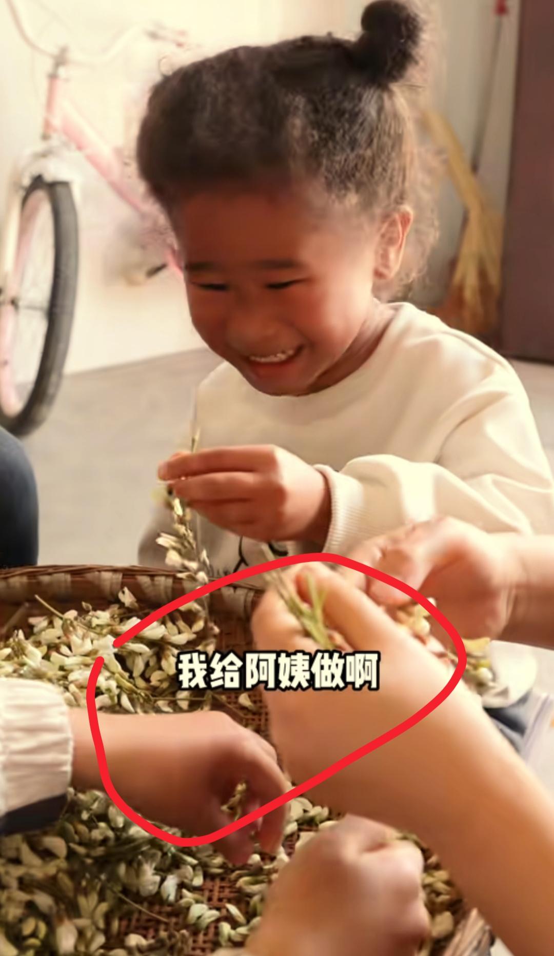你发现了吗？王珊珊妈妈虽然颜值比不上那些网红大美女
但她把平淡日子过出烟火气的能