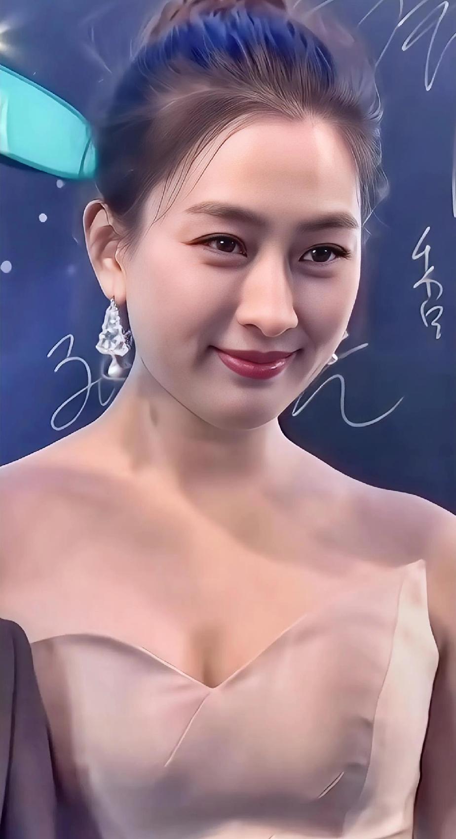 她是美貌最被低估的女演员，
看到这样的马苏，谁敢说她不美？
更何况人家还是原生态