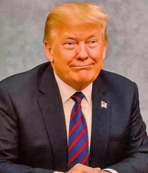 普京意想不到！就连马克龙也意想不到！特朗普居然曾经承认：放弃全球霸权！将调整与中