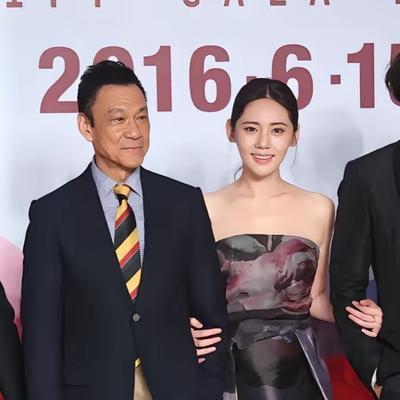 2011年，65岁的王学圻做出了一个震惊圈内外的决定，不顾结婚40年的发妻孙昌宁
