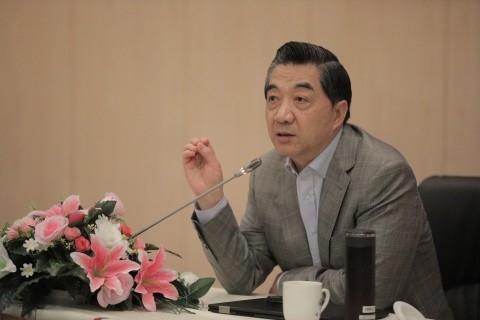 神预言！张召忠多年前一句话，如今应验了！他曾说特朗普能把美国从老大带成老二，当时