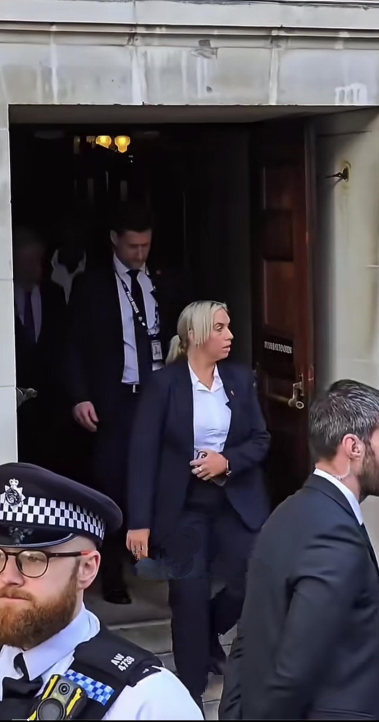 联合国秘书长的保镖有男有女，身材魁梧，一看就训练有素。个人安保费用需要联合国秘书