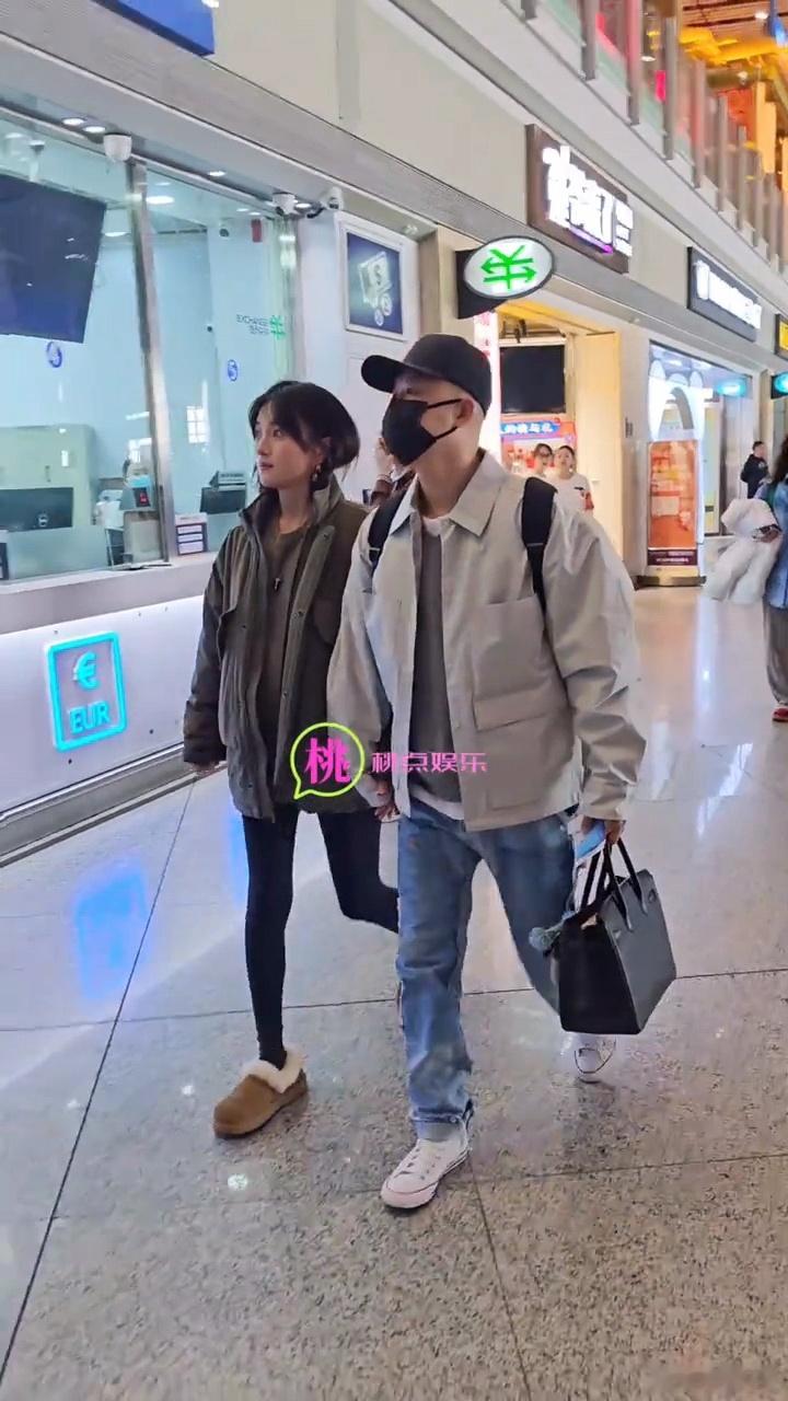 包文婧肚子  包文婧疑似怀孕 饺子要有弟弟妹妹了，恭喜 