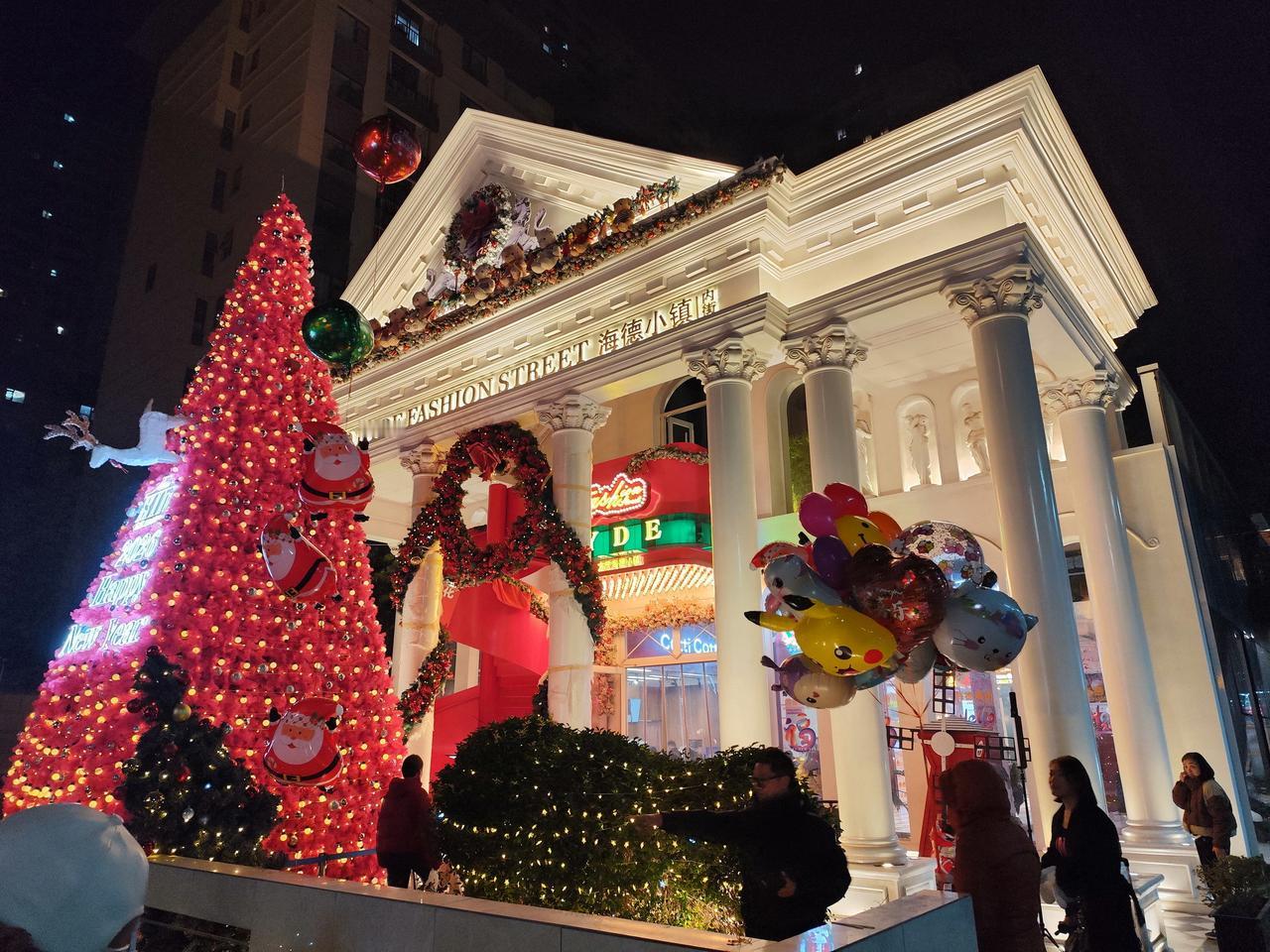 （接上条）目前已经完全完工的海德小镇以世界知名建筑为蓝本，以欧陆红砖文化为基调，