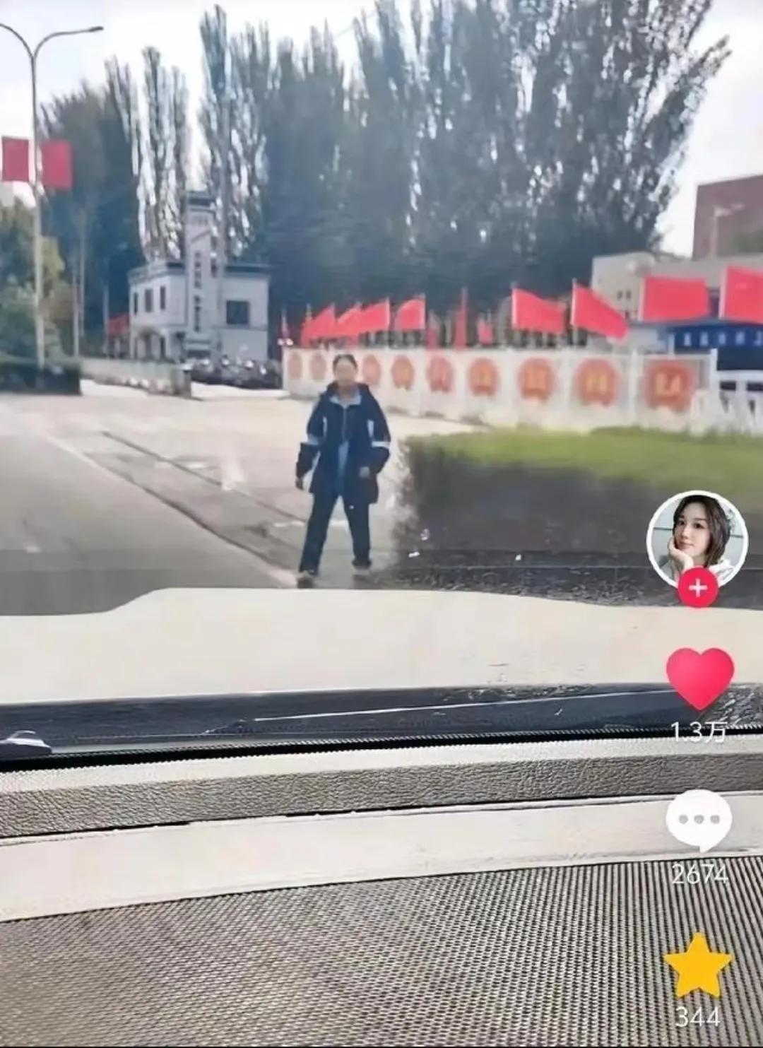 新疆这位妈妈的做法，

    才是给孩子最好的“底气”吧！
 
    高一女