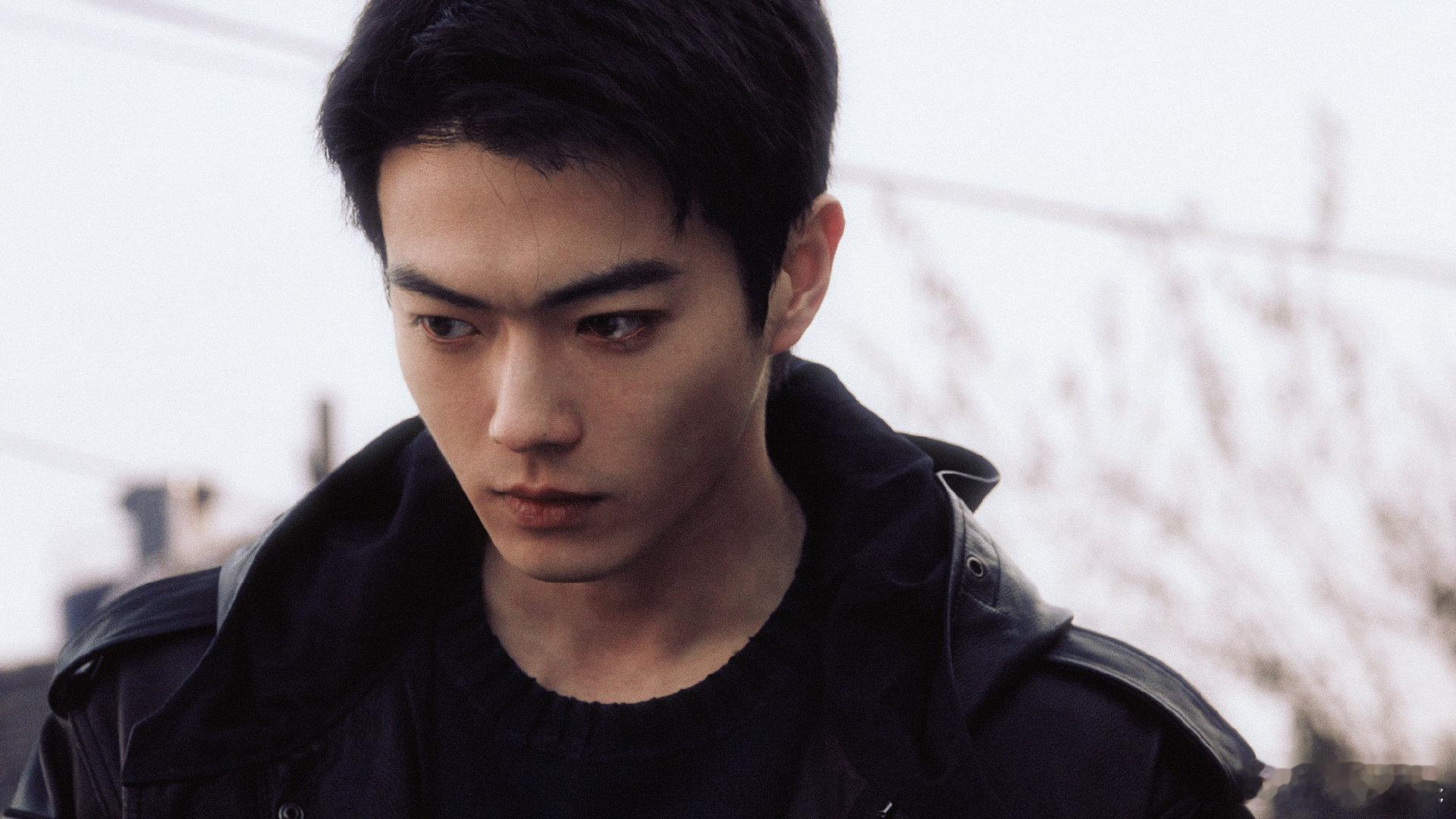 许凯的表演是层层递进的 许凯后悔和绝望是有层次的眼神、神态、气场同步转变，许凯循