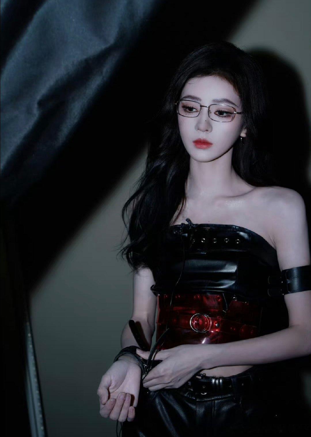 张予曦演我近视日常 救命，她眯眼歪头看演示的样子和我一模一样！近视眼连看装修规划