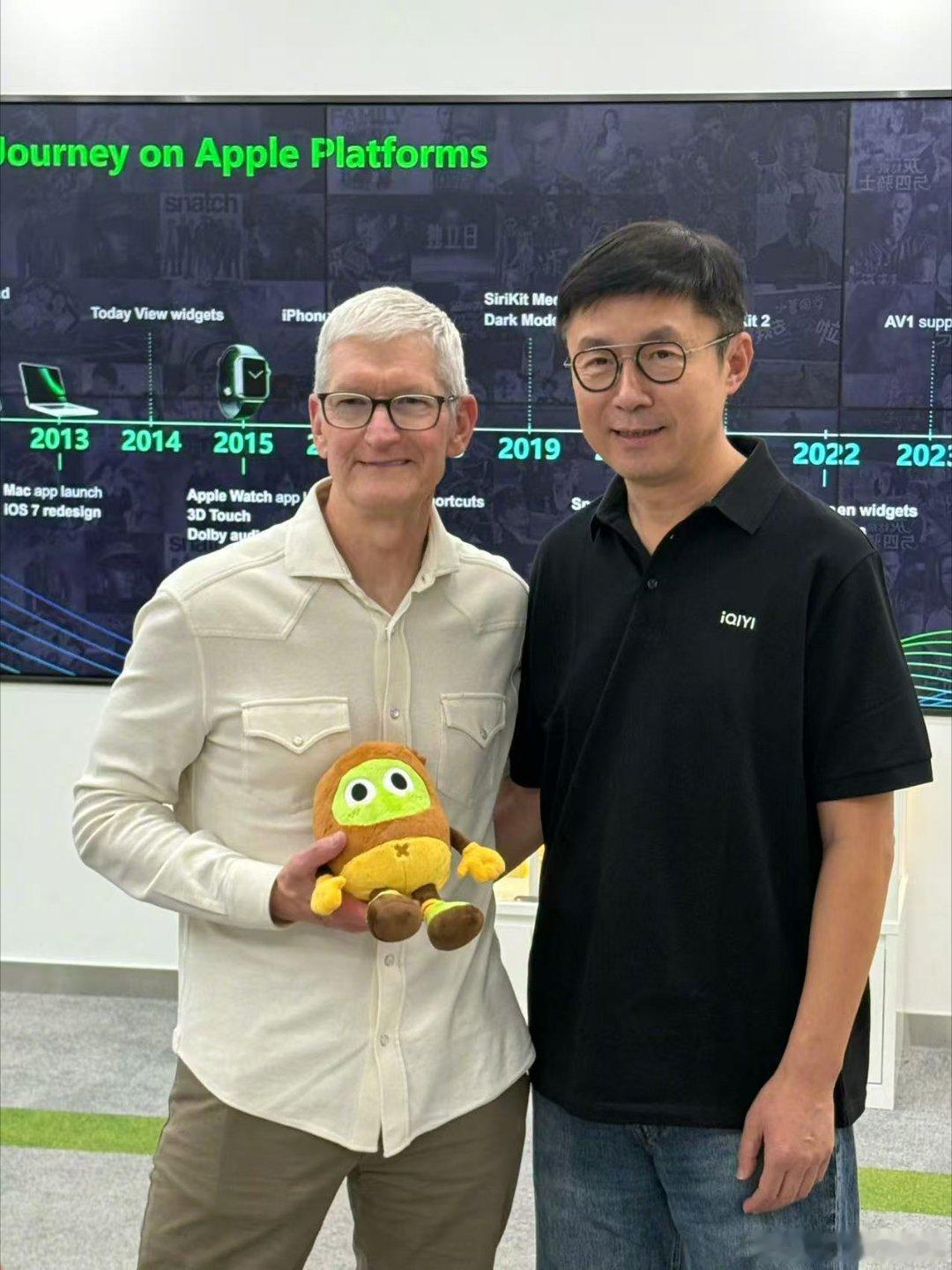 库克去爱奇艺了 除了iPhone Duo折叠屏适配成果，爱奇艺还展现帧绮映画、A