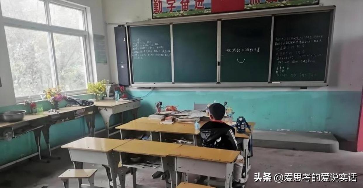 断崖式下滑！小学招生数据，给全社会敲醒警钟
 
现实摆在眼前，小学新生数量跌得吓