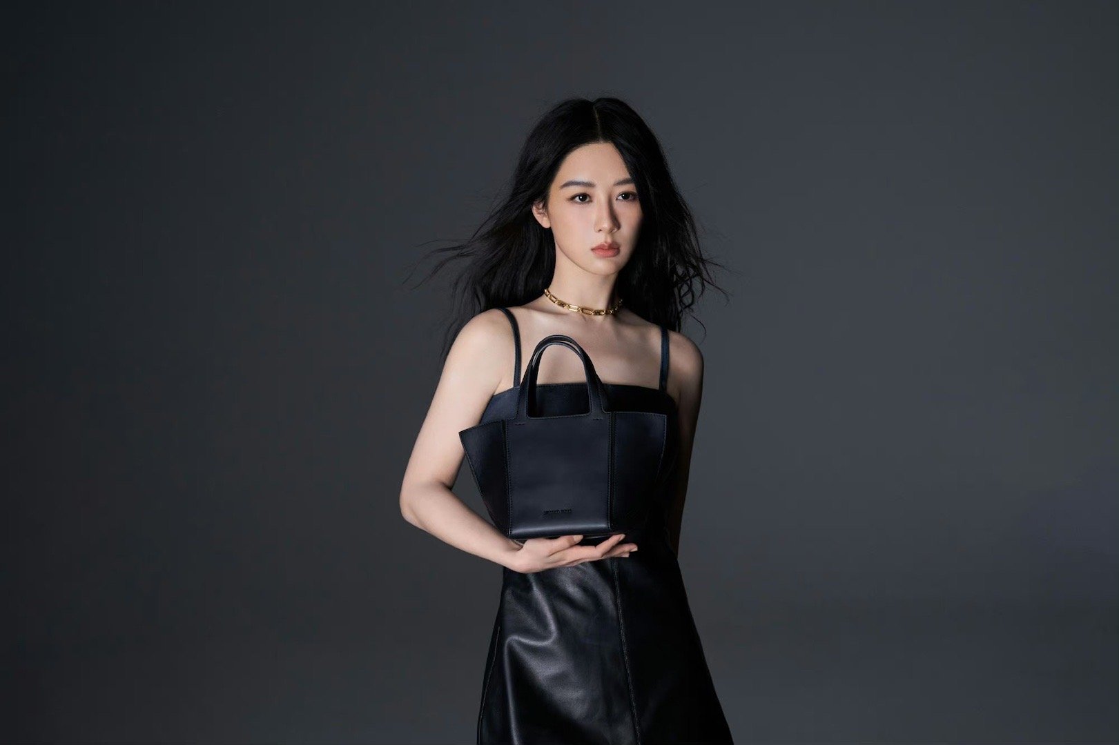 #杨紫美式辣妹#Mk全新代言人杨紫新风格新状态拍的也太美了[爱慕][爱慕] 辣妹
