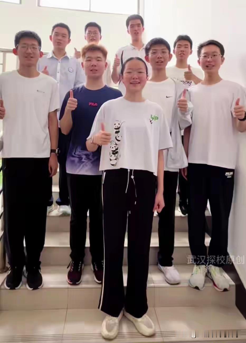 2026年湖北高考华师一附中封神了！
全校9个高分屏蔽，占全省高分屏蔽30%同一